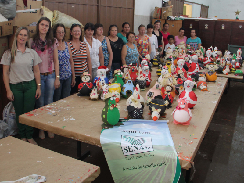 SECRETARIA DE DESENVOLVIMENTO SOCIAL REALIZA CURSO DE ARTESANATO EM PORONGO